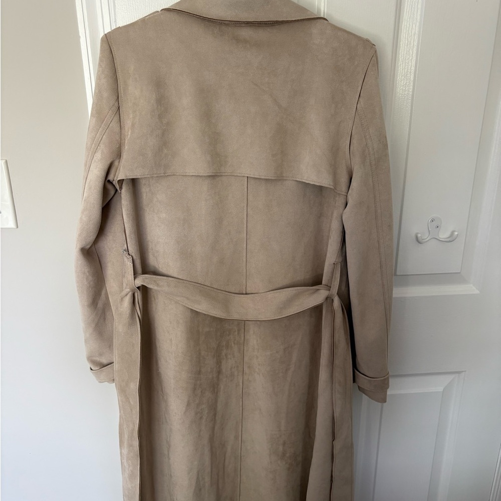Elegant Beige Women's Trench Coat - Picture 4 of 5